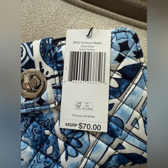 Vera Bradley NWT Floral Wallet 🤍💙🩵 - Picture 3 of 9